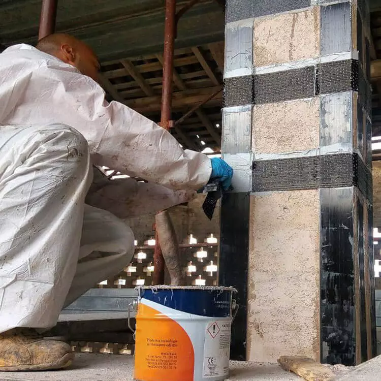 cfrp-laminate-inistallation-using-epoxy-adhesive-AFZIR