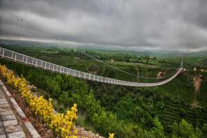 نخستین پل تمام شیشه ای ایران