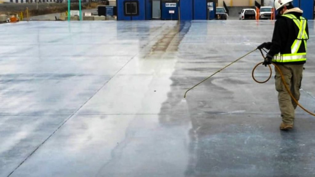 کیورینگ بتن (عمل آوری) چیست و به چند روش انجام می‌شود؟