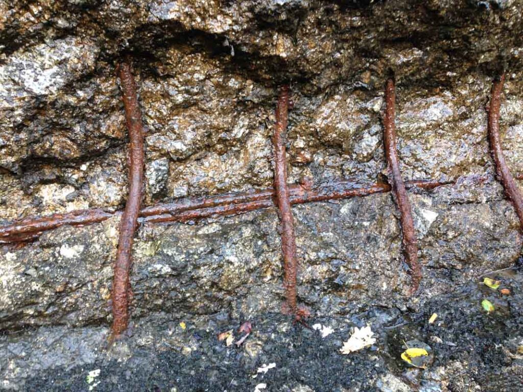 concrete-wall-of-dam-repair-using-repair-mortar-AFZIR-CO5