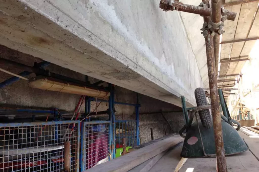 concrete-beam-repair-and-strengthening-using-frp-laminate-AFZIR-CO4