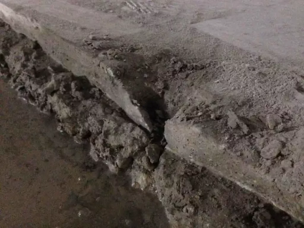 epoxy-coating-flooring-commercial-parking-AFZIR-CO3