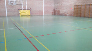 کفپوش سالن ورزشی آسیب دیده