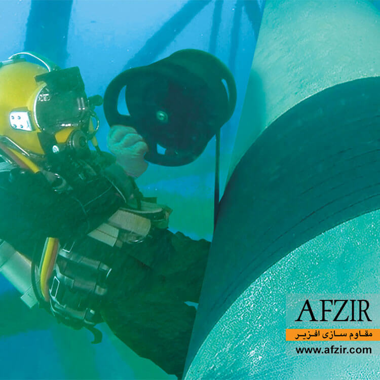 Diver-uses-frp-by-epoxy-resin-satuant-afzir.jpg رزین اپوکسی زیر آب