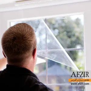 نصب برچسب ایمنی شیشه ساختمان